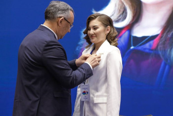 Фотография к новости: В Астане наградили фельдшера, спасшего пациента в буран