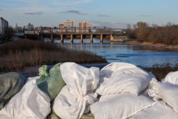 Фотография к новости: Паводки в России: большая вода дошла до Кургана
