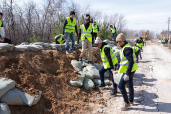 Фотография к новости: В Уральске готовятся к пику паводков