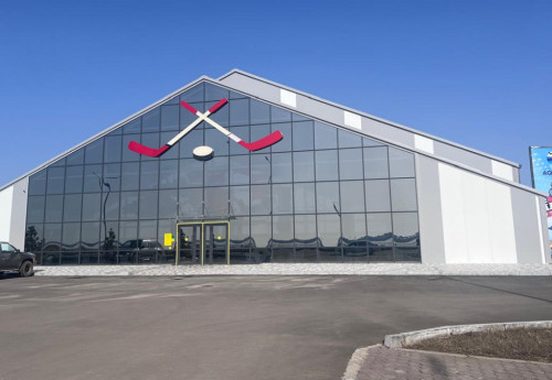 Фотография к новости: Уже год простаивает новая ледовая арена в Кокшетау