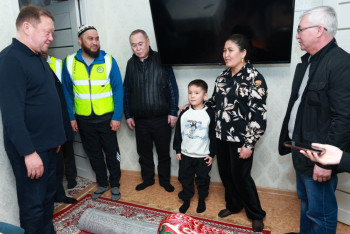 Фотография к новости: Пострадавшие от паводка жители Костанайской области получили ключи от новых квартир