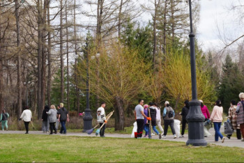 Фотография к новости: Свыше 140 человек приняли участие в уборке парка Жамбыла в Усть-Каменогорске