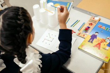 Фотография к новости: Школьники Астаны обучаются в штатном режиме - управление образования об "отмене" занятий