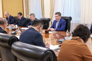 Фотография к новости: Олжас Бектенов: Вместо продажи сырья в виде газа мы будем производить полиэтилен