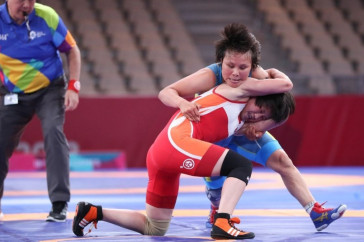 Фотография к новости: Две казахстанки вышли в полуфинал отбора по женской борьбе в Бишкеке