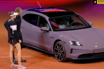 Фотография к новости: В сети обсуждают фото Рыбакиной на новой машине за 200 тысяч евро