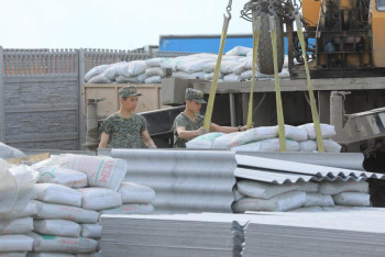 Фотография к новости: В Актобе прибыли вагоны с гуманитарной помощью из Таджикистана