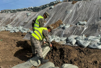 Фотография к новости: Уровень воды в реке Жайык продолжает расти