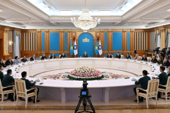 Фотография к новости: Началось заседание XXXIIІ сессии АНК под председательством главы государства