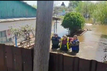 Фотография к новости: Житель Уральска несколько дней провёл в затопленном доме