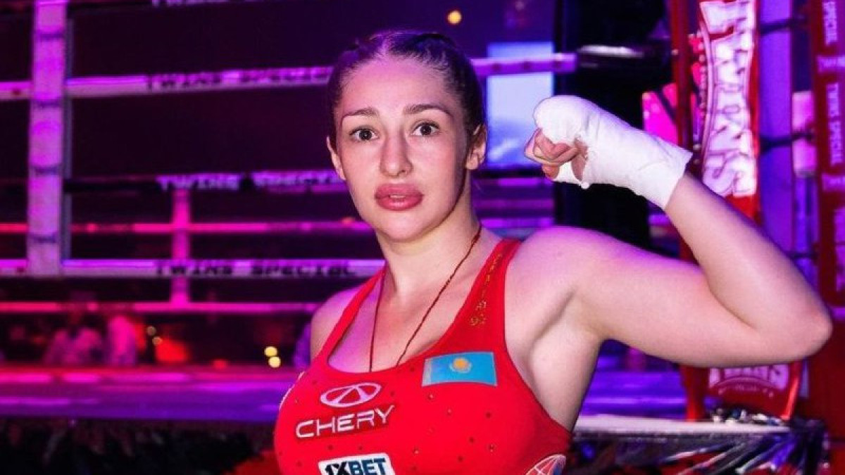  instagram.com/angelina_lukas1997