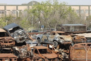 Фотография к новости: Жуткое "кладбище" для авто устроили возле прокуратуры в Актау