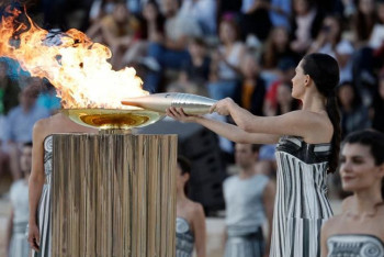 Фотография к новости: Франция получила Олимпийский огонь