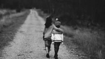 Фотография к новости: Шестеро детей без документов жили в семье иностранцев-нелегалов в Павлодаре