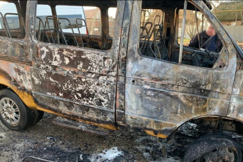 Фотография к новости: Микроавтобус со школьниками загорелся на трассе в Туркестанской области