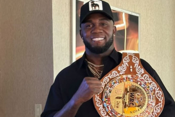 Фотография к новости: Новый чемпион мира высмеял Жанибека Алимханулы