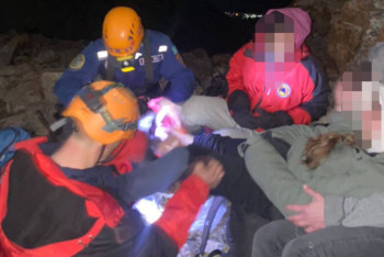 Фотография к новости: Спасатели эвакуировали туристов, ставшим плохо в горах Заилийского Алатау