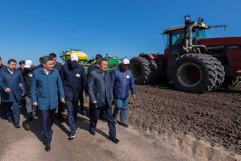 Фотография к новости: Олжас Бектенов встретился с аграриями Акмолинской области