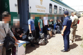 Фотография к новости: 18 иностранцев сняли с поезда в Казахстане