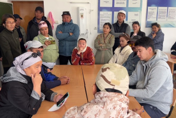 Фотография к новости: Жителям Кульсары начали выплачивать компенсации на ремонт жилья