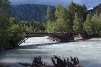 Фотография к новости: Старинный мост обрушился в ВКО