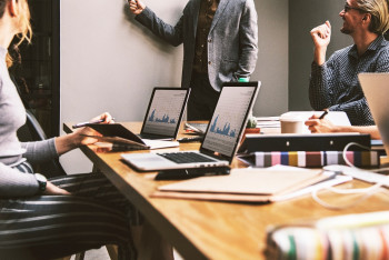 Фотография к новости: Бектенов проверил динамику работы отечественного бизнеса