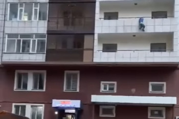 Фотография к новости: Герой из нашего двора: Школьник спас ребёнка от падения с высоты в Астане