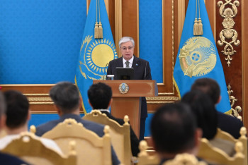 Фотография к новости: Президент наградил работников культуры и искусства