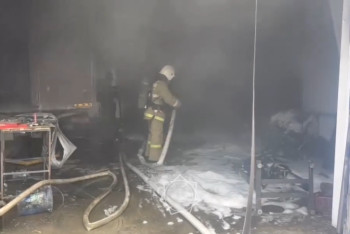 Фотография к новости: Автомобили пострадали во время пожара на СТО в Костанае