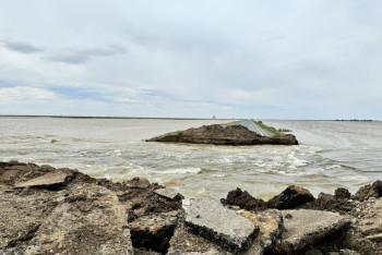 Фотография к новости: Трассу на въезде в Атырау закрыли из-за паводковых вод