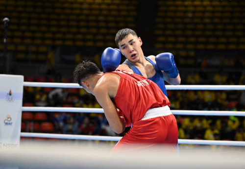 Фотография к новости: Казахстанский боксёр уверенно выиграл стартовый бой на олимпийском отборе в Таиланде