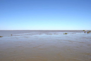 Фотография к новости: Опасности для города нет – спасатели о ситуации на канале Соколок в Атырауской области