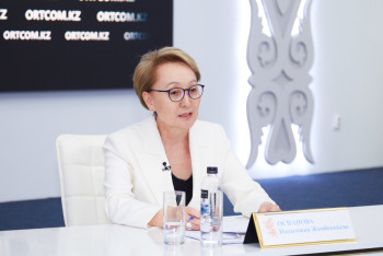 Фотография к новости: Казахстанцы ежегодно принимают в свои семьи порядка 1000 детей-сирот