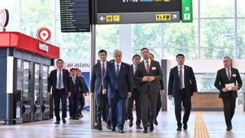 Фотография к новости: Президенту показали новый международный терминал аэропорта Алматы