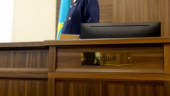 Фотография к новости: Мужчина вскрыл себе вены канцелярским ножом в зале суда в Атырау