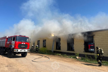 Фотография к новости: Магазин горит в Уральске
