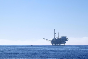 Фотография к новости: Освоение месторождения "Каламкас-море" начнут в 2026 году - Минэнерго