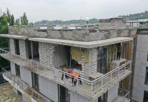 Фотография к новости: Алматинцы остаются без жилья и денег из-за недобросовестных застройщиков