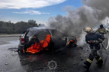 Фотография к новости: Автомобиль загорелся на мосту в Актобе