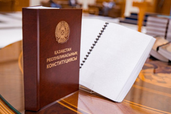 Фотография к новости: Конституция Казахстана впервые издана на алфавите Брайля