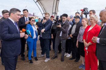 Фотография к новости: Олжас Бектенов проверил работы по строительству жилья для пострадавших от паводка в СКО