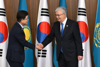 Фотография к новости: Касым-Жомарт Токаев встретился с главой BNK Financial Group