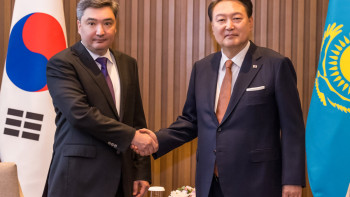 Фотография к новости: Олжас Бектенов и президент Южной Кореи обсудили вопросы реализации совместных проектов