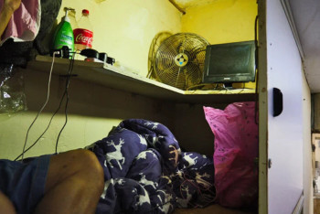 Фотография к новости: "Квартиры-гробы": самое маленькое в мире жильё популярно в Гонконге