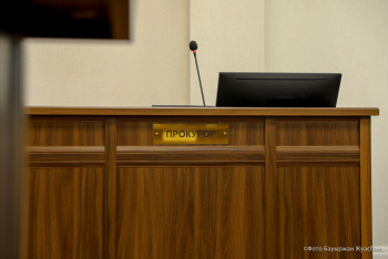 Фотография к новости: В Атырау бывшему районному акиму вынесли приговор за избиение супруги