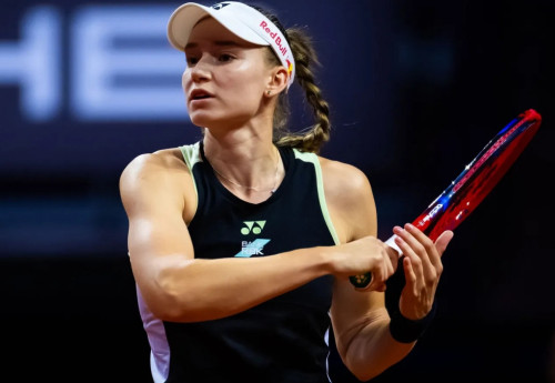 Фотография к новости: Елена Рыбакина отказалась продолжать матч в Берлине против Азаренко