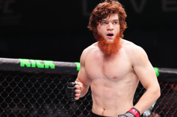 Фотография к новости: Убойным нокаутом завершился бой "Дагестанского казаха" в Саудовской Аравии