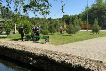 Фотография к новости: В Шымкенте в рамках акции "Таза Қазақстан" очистили берега главной водной артерии города