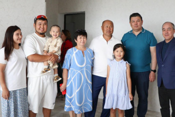 Фотография к новости: Пострадавшие от паводка дачники получили квартиры в Уральске