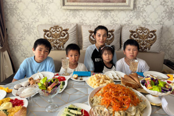 Фотография к новости: Большая поддержка пострадавшим от паводка: семья из Костанайской области получила просторную квартиру